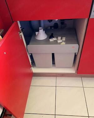 Schöne rote Einbauküche inkl. Elektrogeräte Bild 8