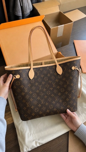 Unboxing the LV Neverfull MM 