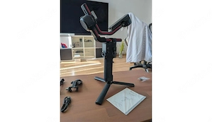 DJI RS 3 Pro Gimbal mit Zubehör, Standfuß, Hardcase, Schnellwechselplatten