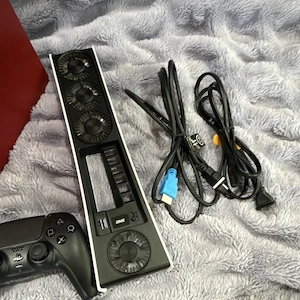 Sony PlayStation PS5 Pro 2TB + 2 Controller + Lüfter + Co