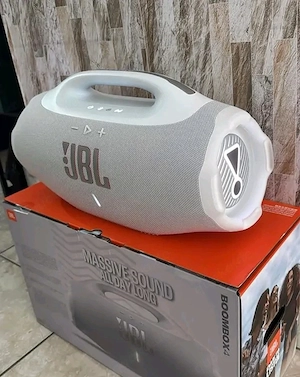 JBL Boombox 4 