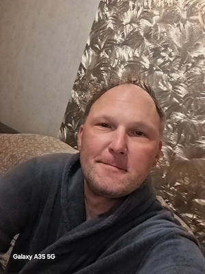 Schnelle Nummer und Treffen gesucht,.Reifer Daddy50 hat jetzt Zeit,  bin Besuchbar,  Sie ab 18-j