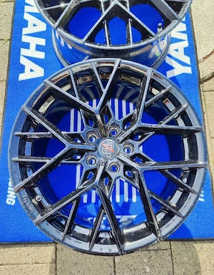 Borbet BY-8519 19 Zoll Felgen Schwarz Glanz inkl. RDKS
