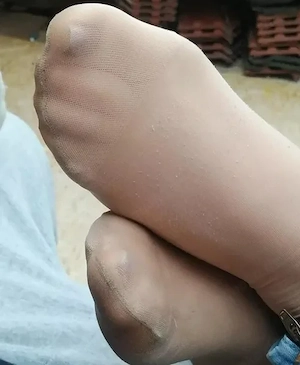 Sehr stark getragene Nylons Strümpfe Socken