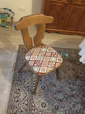  4 Stühle aus Holz gut erhalten 