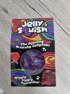 NeeDoh Jelly Squish   lila Qualle   Squishy Spielzeug 3+     