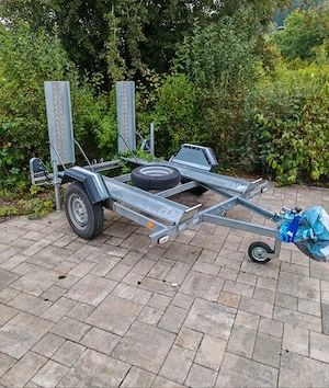 zum Verkauf steht ein Quad-Anhänger der Marke ERDE (Baujahr 2022) in sehr gutem Zustand.