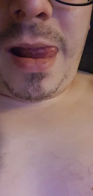 ich suche Mädels bzw Frauen deren Füße verwöhnen ich darf