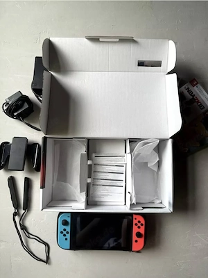 Neonrot blaue Nintendo Switch Joy-Con-Konsole mit Box, Spielen und Zubehör Bild 5