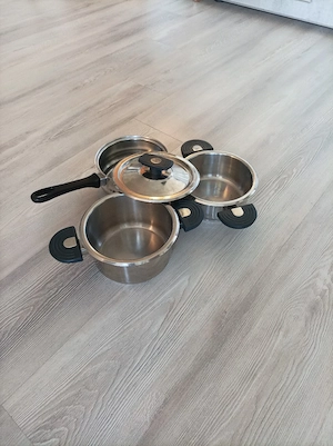 3 verschieden große kleine Edelstahl - Kochtöpfe 