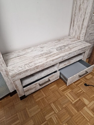 Fernseher und TV Lowboard Bild 8