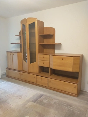 Wohnwand gut erhalten aus Holz 