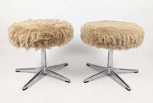 Mid Century Fellhocker Paar mit Chrom-Gestell  Bild 4