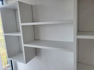 Weißes Wandregal mit mehreren Fächern   modern & praktisch Bild 3