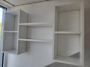 Weißes Wandregal mit mehreren Fächern   modern & praktisch Bild 2