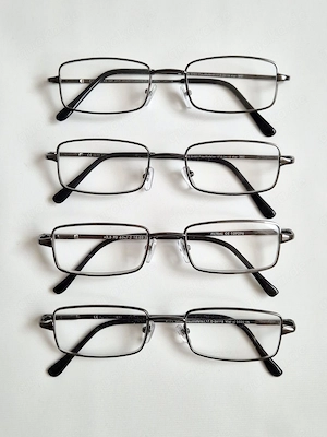 4 Lesebrillen Stärke +2,5 komplett 6 Euro