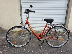 28" Damenfahrrad, rot, Rahmenhöhe: 50cm, im guten fahrbereiten Zustand 