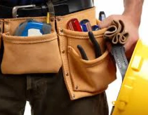 Handwerker bietet hilfe an 