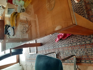 Esstisch mit 4 Stühle.zwei mit Armlehnen Kischholz robust 