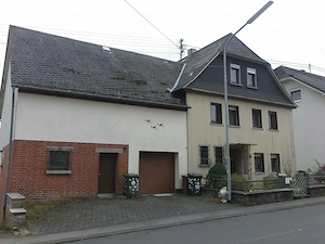 Einfamilienhaus mit großem Garten und Garage für 3 Autos Hebebühn