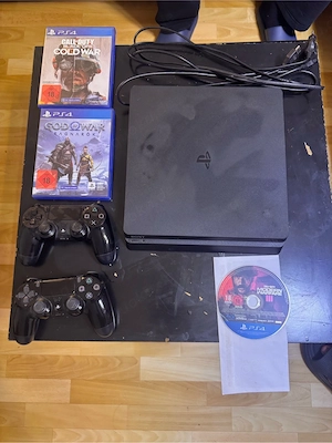 PS4 825 GB mit 2 Controllern + 3 Spielen   150    Ich verkaufe meine PS4 mit 825 GB Speicher.  Im Pa