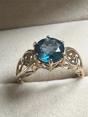 375 Goldring 2,13 g mit großem blauem Edelstein   Vintage Design
