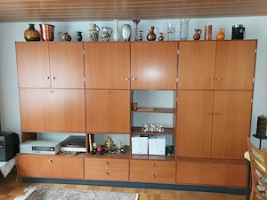 Wohnzimmerschrank
