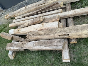 Restposten Holzbalken aus Scheunenabriss Eiche   Lerche über 100 Jahre alt