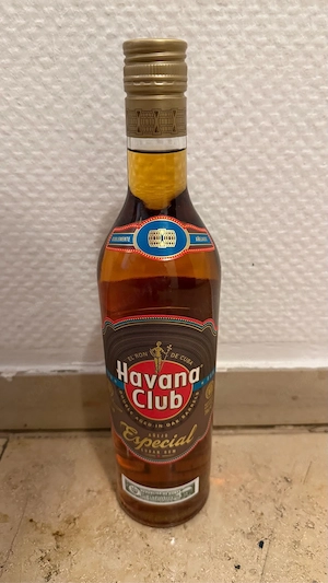 Restbestände von Hochzeit: 17 Flaschen Spirituosen & Sekt (Skyy, Havana, Asbach, Freixenet)