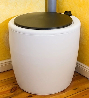 Campingtoilette - TOA NOVA - die Streu- Trenntoilette, Komplettset inkl. Kiefernborke + Kanister
