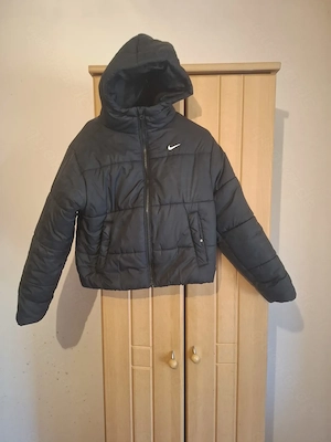 Kaum getragene original Nike Winterjacke!