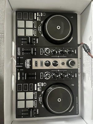 DJ-Controller und Kopfhörer   Neu und unbenutzt
