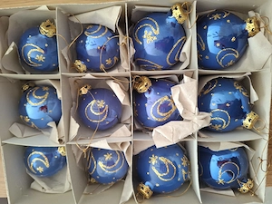Weihnachtskugeln u. Schmuck