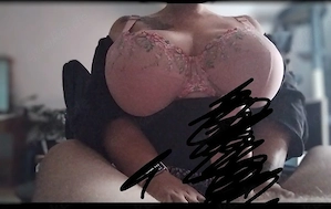 Blowjob Video mit XXL boobs 