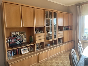 Helles Esszimmer mit viel Stauraum