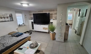 Schöne 2-Zimmer-Dachgeschosswohnung mit Balkon und Tiefgarage - provisionsfrei von privat