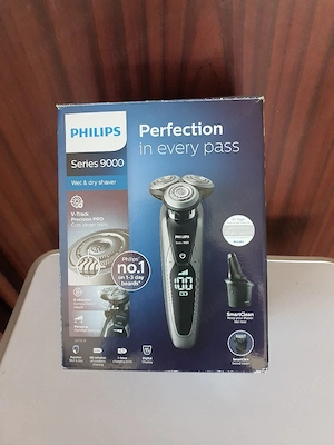 Philips Series 9000 mit Renigungsstation
