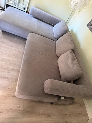 Modernes Sofa mit elektischer Ausziehfunktion 