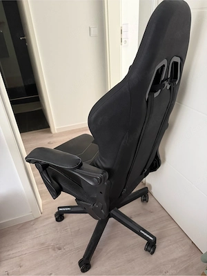 Snakebyte Gaming Stuhl schwarz mit Nacken- und Lendenkissen 