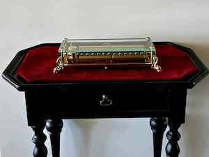 Reuge Dauphin 144 3 in Gold und Kristall 