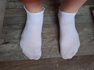 Schöne getragene Socken günstig abzugeben 