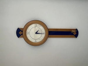 Schöne Wanduhr Buche blau 