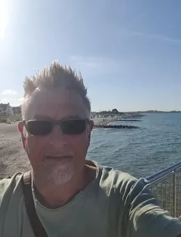 Ihr sucht für MMF einen Mitspieler, Ich 56 J Jung suche ein Paar um Sie zu verwöhnen