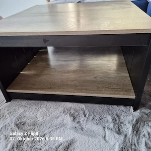 Moderner Couchtisch in Holz-Optik (Eiche) mit schwarzem Gestell