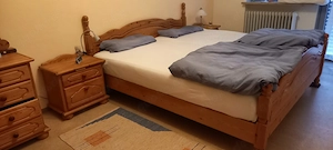 Schlafzimmer im Landhausstil , massiv, teilmassiv
