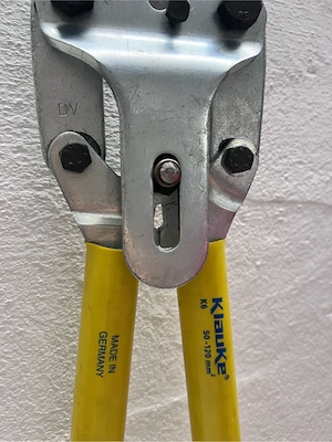 Presswerkzeug   Kerbpresszange von Klauke.