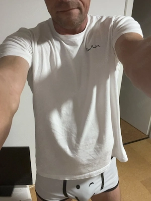 Ich (50,schlank,20x5cm) suche spontane Dame zum Nacktjoggen um 9Uhr 