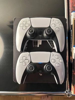 PS5 Disc Edition 825 GB + 2 Controller + 3 Spiele   in bestem Zustand