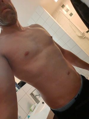 Netter gut bestückter  44 jähriger sucht junge Frauen ab 18 mit Lust mich spontan zu besuchen 