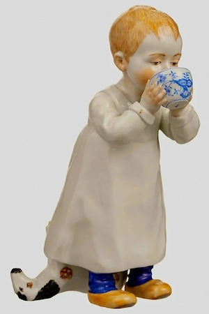 Meissen Hentschelkind mit Tasse